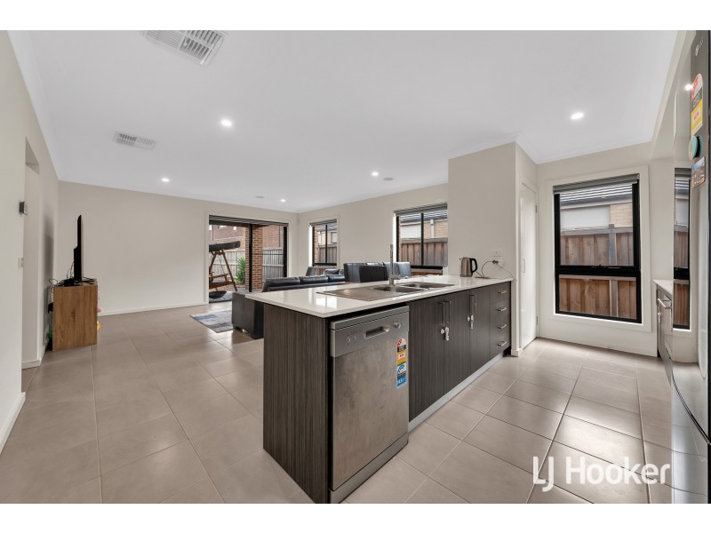 28 Gershwin Crescent, Point Cook VIC 3030