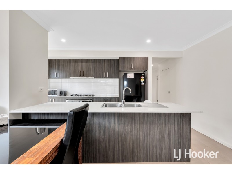 28 Gershwin Crescent, Point Cook VIC 3030