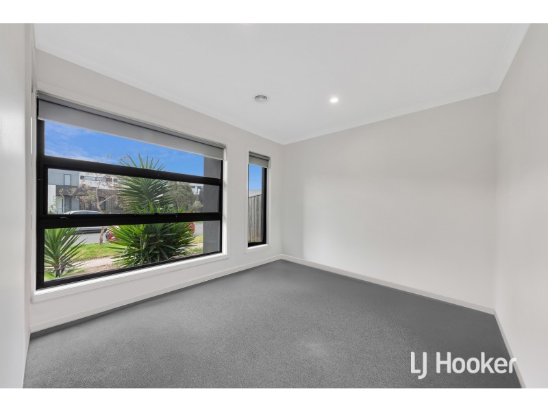 28 Gershwin Crescent, Point Cook VIC 3030