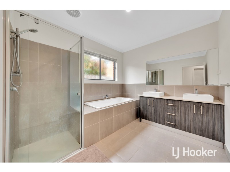 28 Gershwin Crescent, Point Cook VIC 3030