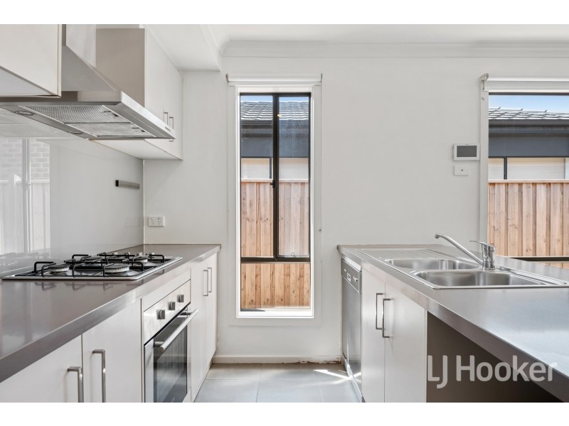 8 Boswell Place, Truganina VIC 3029