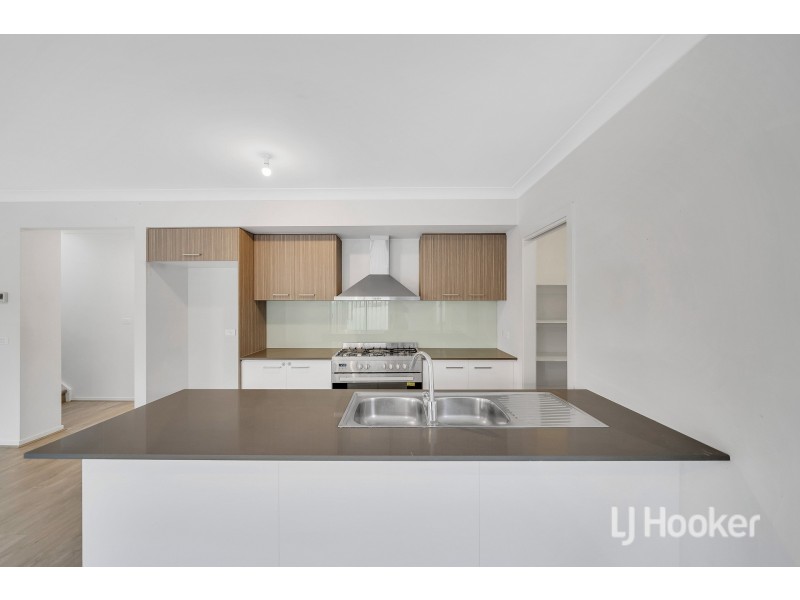 11 Roundhay Crescent, Point Cook VIC 3030