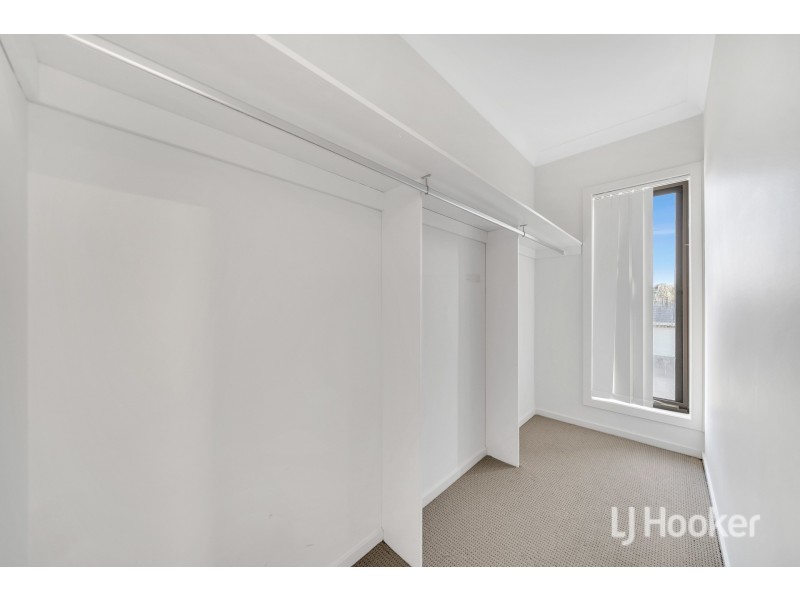 11 Roundhay Crescent, Point Cook VIC 3030