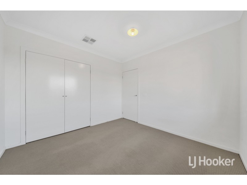 11 Roundhay Crescent, Point Cook VIC 3030