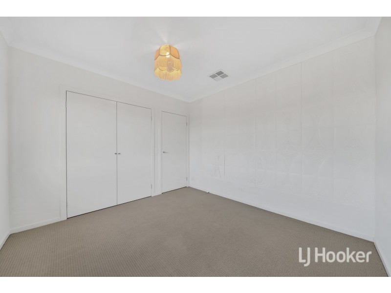 11 Roundhay Crescent, Point Cook VIC 3030