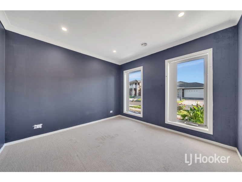 11 Roundhay Crescent, Point Cook VIC 3030