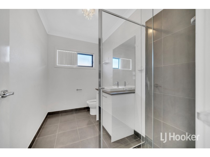 11 Roundhay Crescent, Point Cook VIC 3030