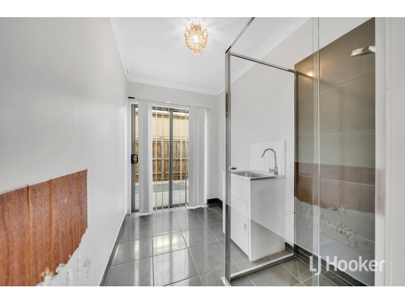 11 Roundhay Crescent, Point Cook VIC 3030