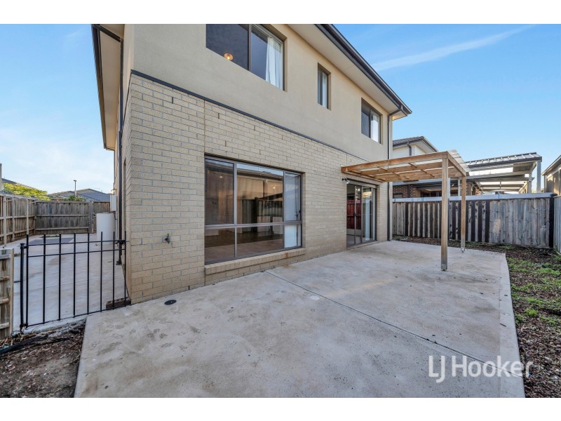 11 Roundhay Crescent, Point Cook VIC 3030