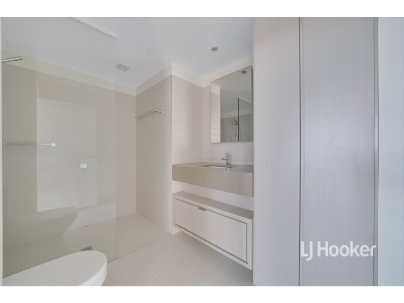 2404/9 Waterside Place, Docklands VIC 3008