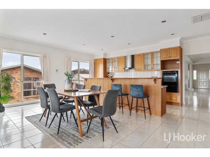 13 Balfour Court, Berwick VIC 3806