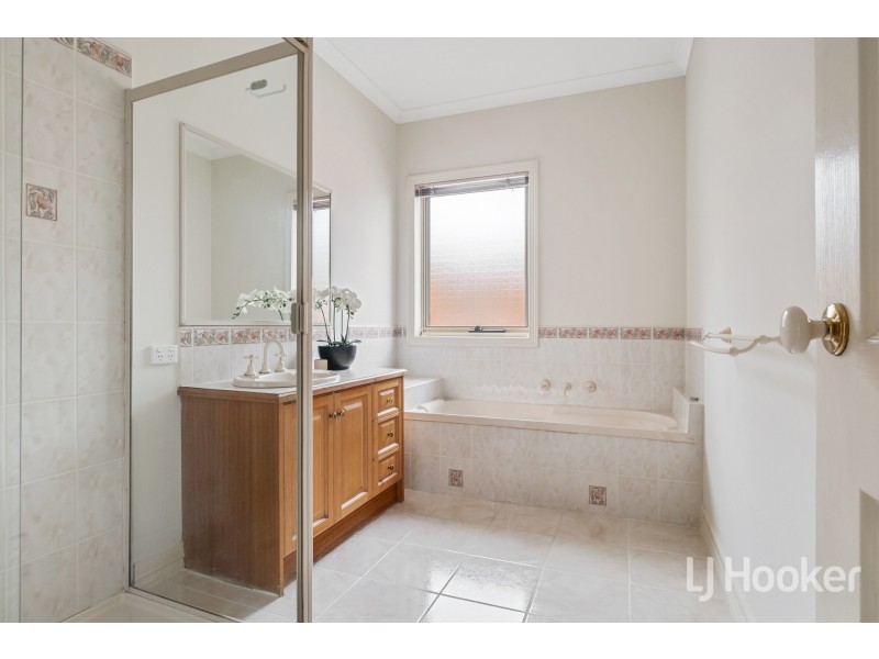 13 Balfour Court, Berwick VIC 3806