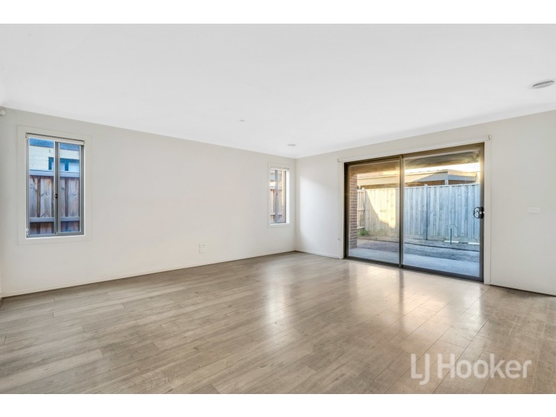 48 Merryfield Circuit, Williams Landing VIC 3027