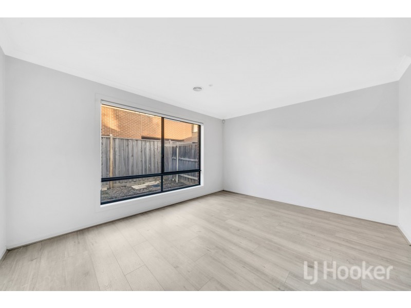 48 Merryfield Circuit, Williams Landing VIC 3027