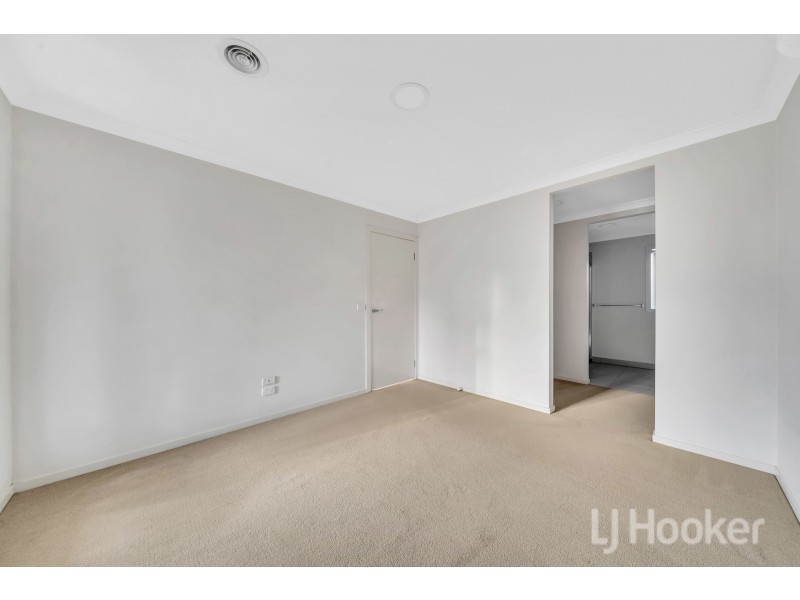 48 Merryfield Circuit, Williams Landing VIC 3027