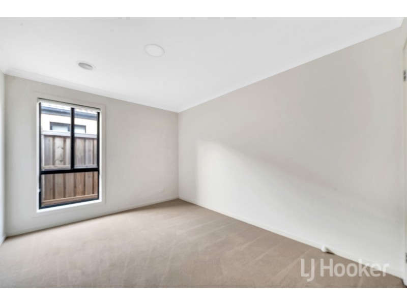 48 Merryfield Circuit, Williams Landing VIC 3027