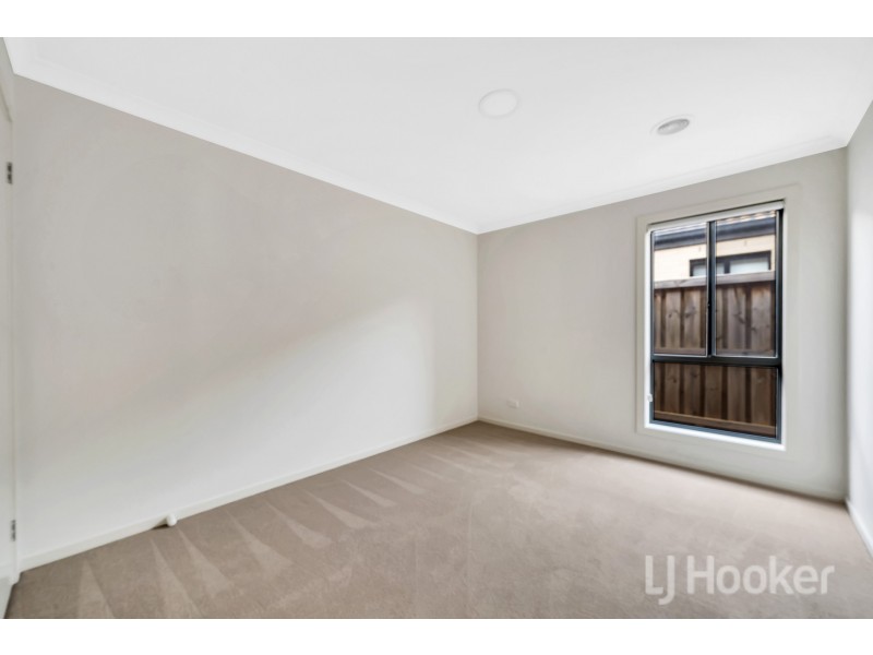 48 Merryfield Circuit, Williams Landing VIC 3027