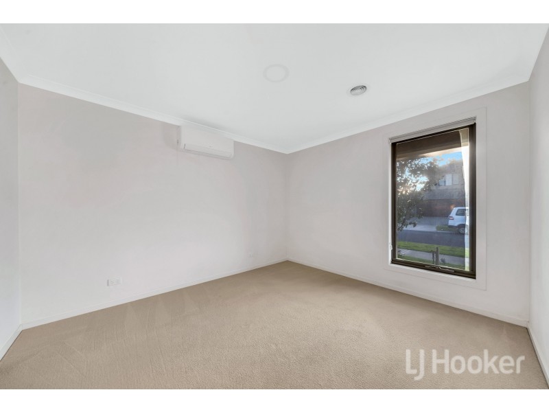 48 Merryfield Circuit, Williams Landing VIC 3027