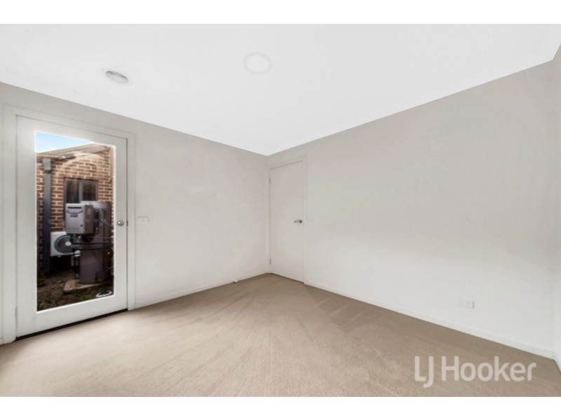 48 Merryfield Circuit, Williams Landing VIC 3027