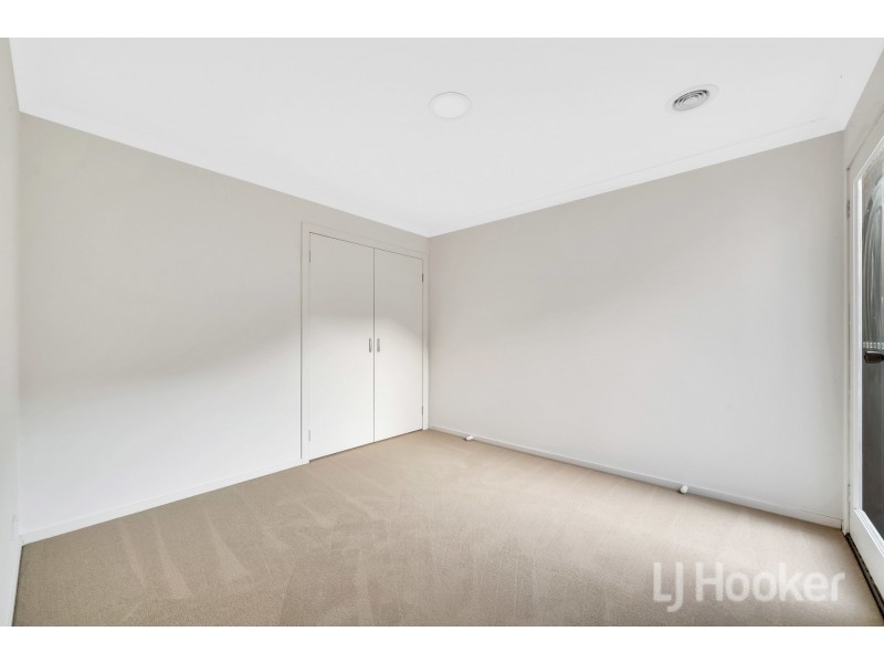 48 Merryfield Circuit, Williams Landing VIC 3027