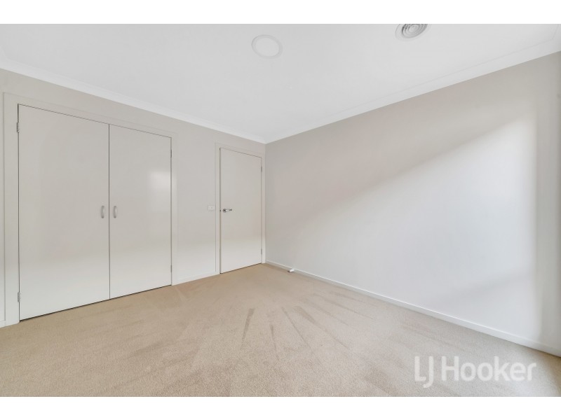 48 Merryfield Circuit, Williams Landing VIC 3027