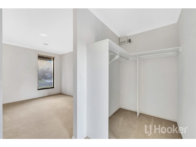 48 Merryfield Circuit, Williams Landing VIC 3027