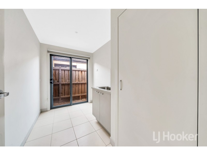 48 Merryfield Circuit, Williams Landing VIC 3027