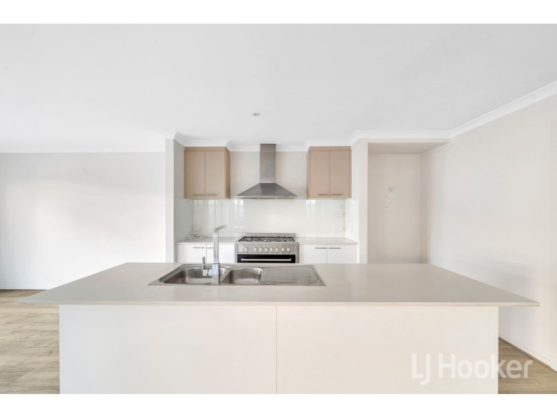 48 Merryfield Circuit, Williams Landing VIC 3027