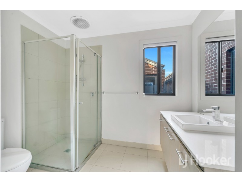 48 Merryfield Circuit, Williams Landing VIC 3027