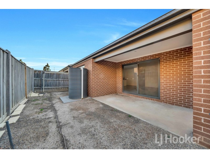 48 Merryfield Circuit, Williams Landing VIC 3027