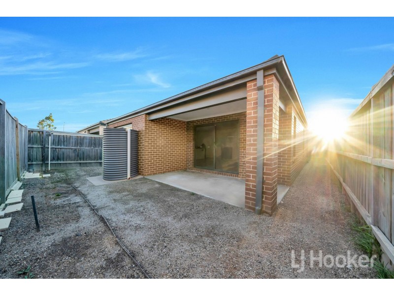 48 Merryfield Circuit, Williams Landing VIC 3027