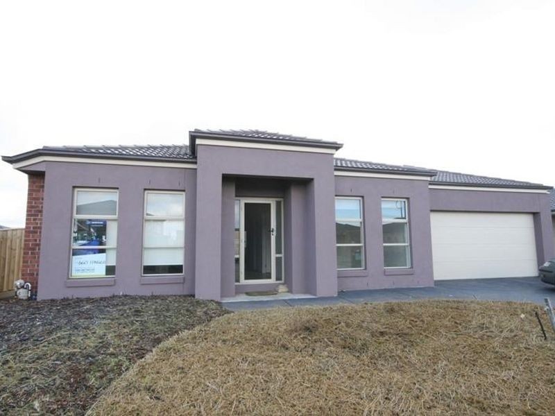 82 Fongeo Drive, Point Cook VIC 3030