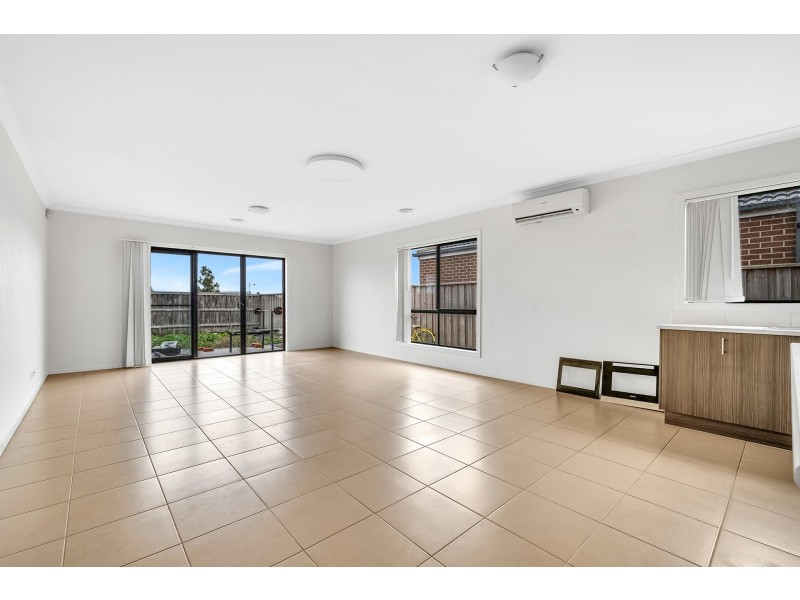 18 Warunda Parade, Point Cook VIC 3030