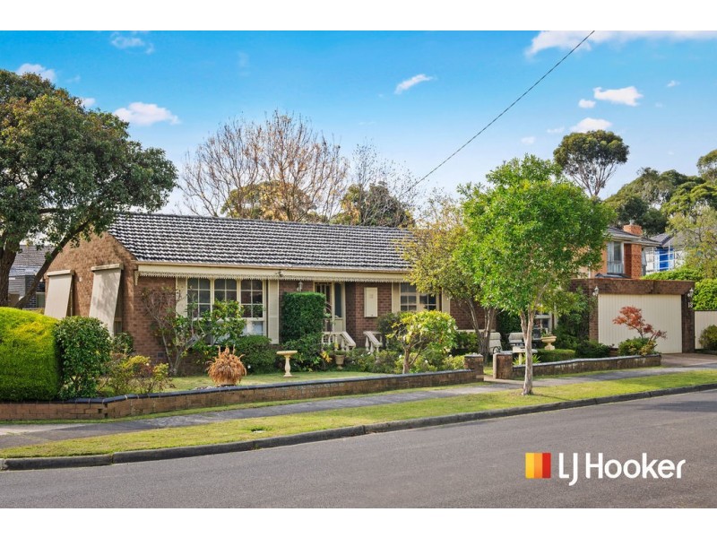 13 Newhaven Road, Burwood East VIC 3151