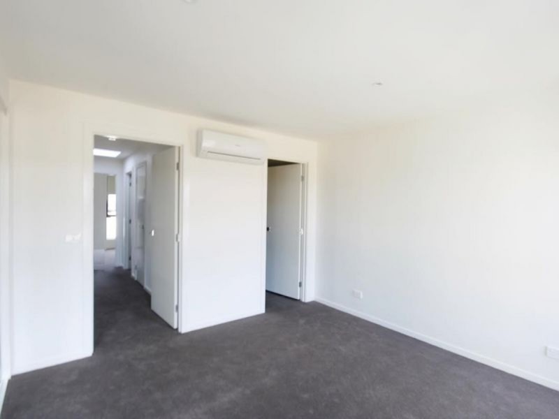 18 Central Park Walk, Cheltenham VIC 3192