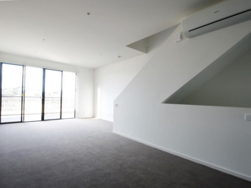 18 Central Park Walk, Cheltenham VIC 3192