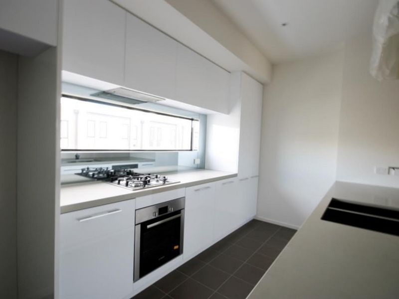 18 Central Park Walk, Cheltenham VIC 3192