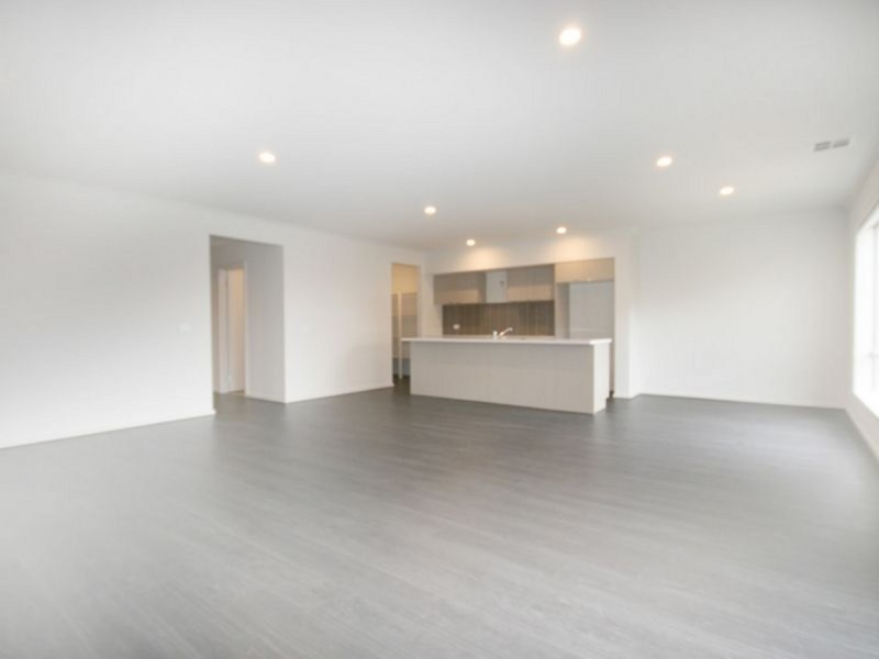 8 Chartwell Avenue, Truganina VIC 3029