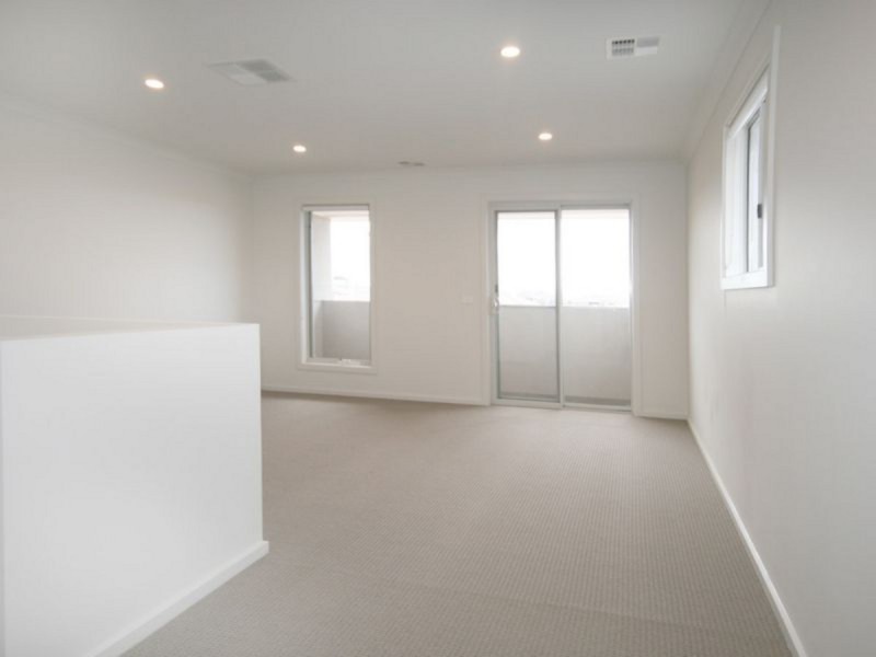 8 Chartwell Avenue, Truganina VIC 3029