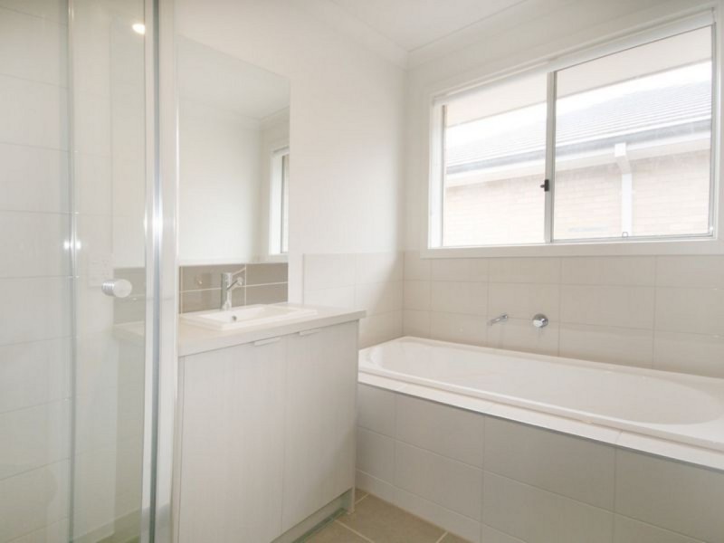 8 Chartwell Avenue, Truganina VIC 3029
