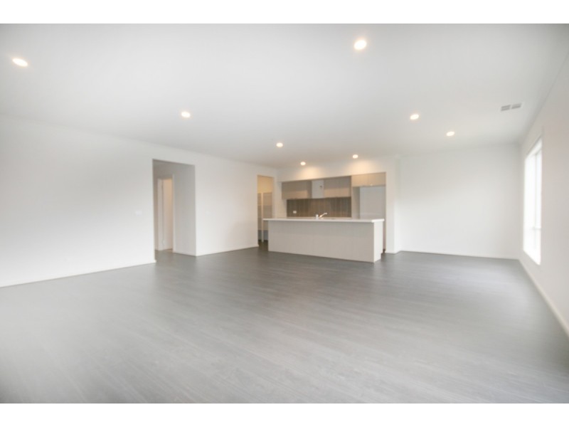 8 Chartwell Avenue, Truganina VIC 3029