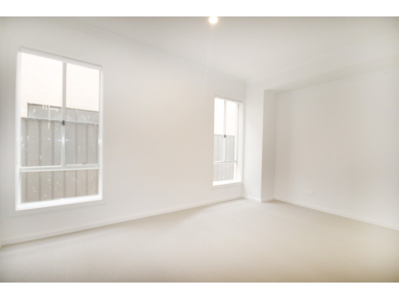 8 Chartwell Avenue, Truganina VIC 3029