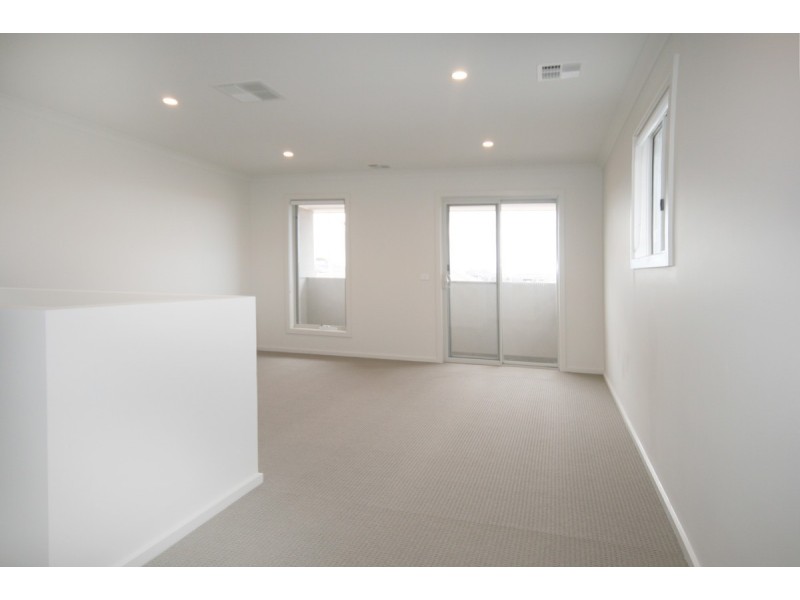 8 Chartwell Avenue, Truganina VIC 3029