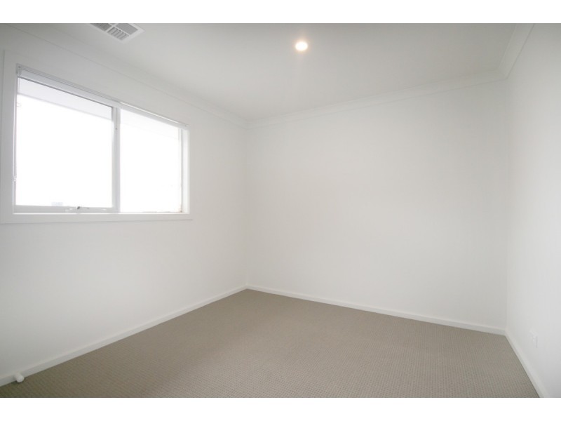 8 Chartwell Avenue, Truganina VIC 3029