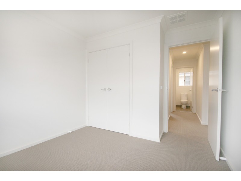 8 Chartwell Avenue, Truganina VIC 3029