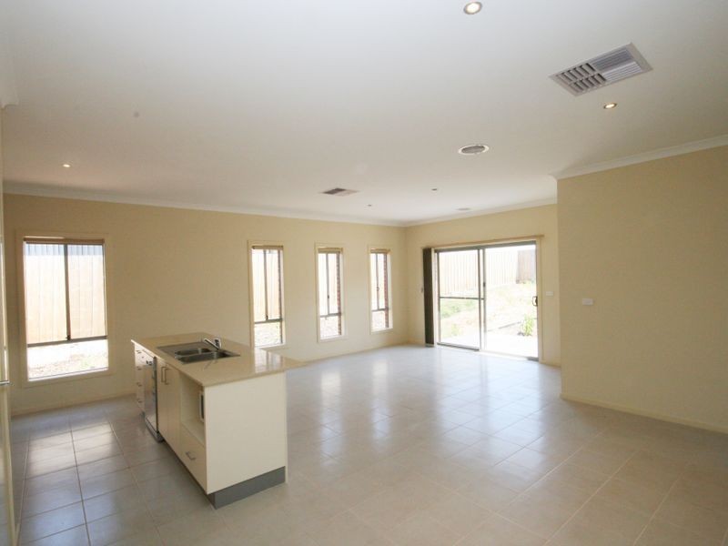 44 Starling Ave, Tarneit VIC 3029