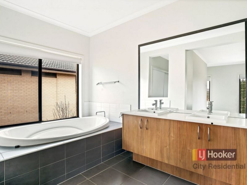 12 Solero Parade, Point Cook VIC 3030