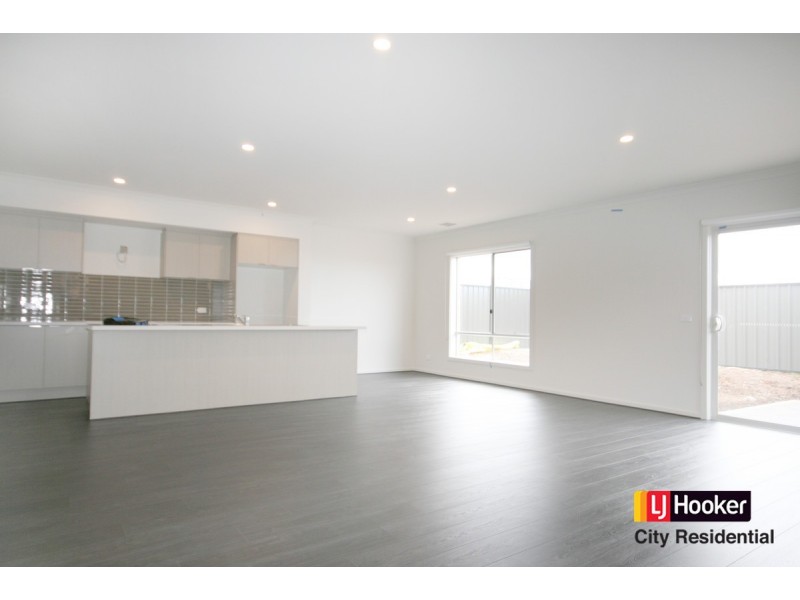 11 Chartwell Avenue, Truganina VIC 3029