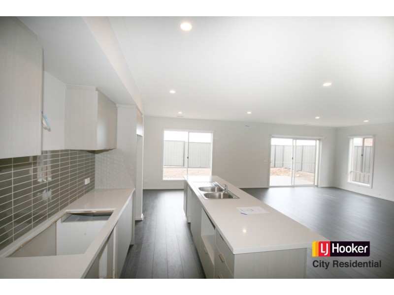 11 Chartwell Avenue, Truganina VIC 3029