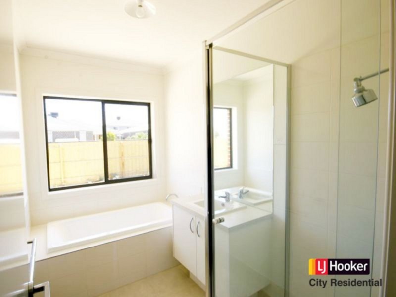 38 Grassland Drive, Point Cook VIC 3030